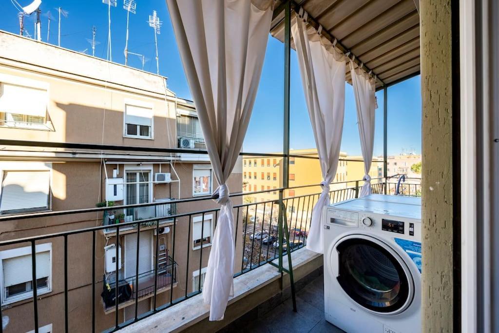 Stylish Apartment Rome Air Conditionig Wifi Tv 50 Metro 4 Minutes Away Buitenkant foto